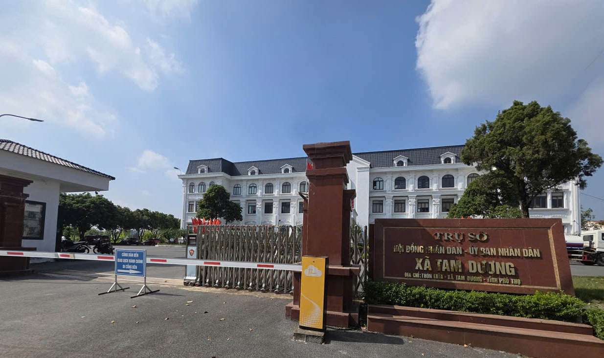Cổng UB