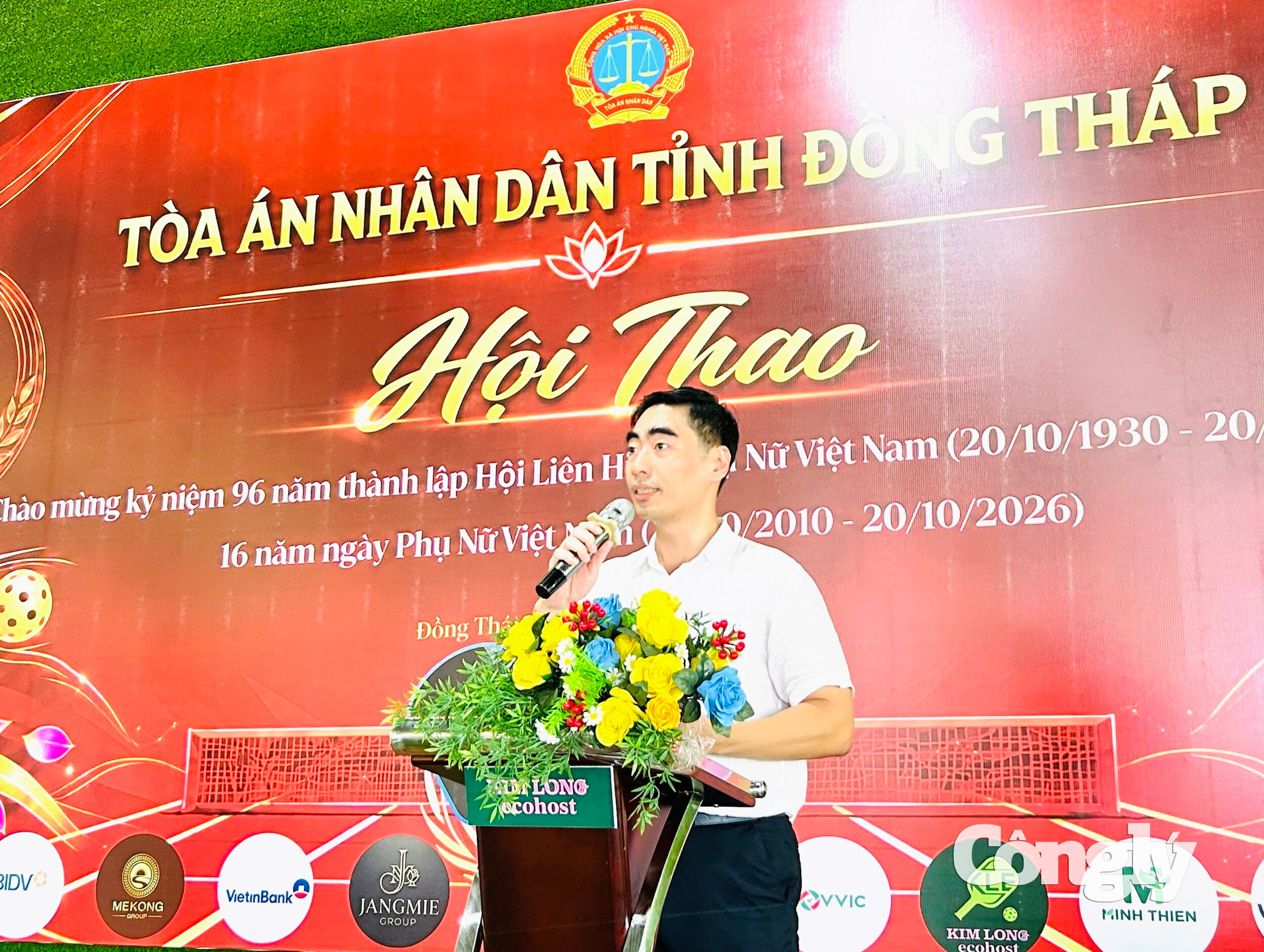 Ông Bùi Thái Hùng, Chánh án TAND tỉnh Đồng Tháp phát biểu khai mạc hội thao.