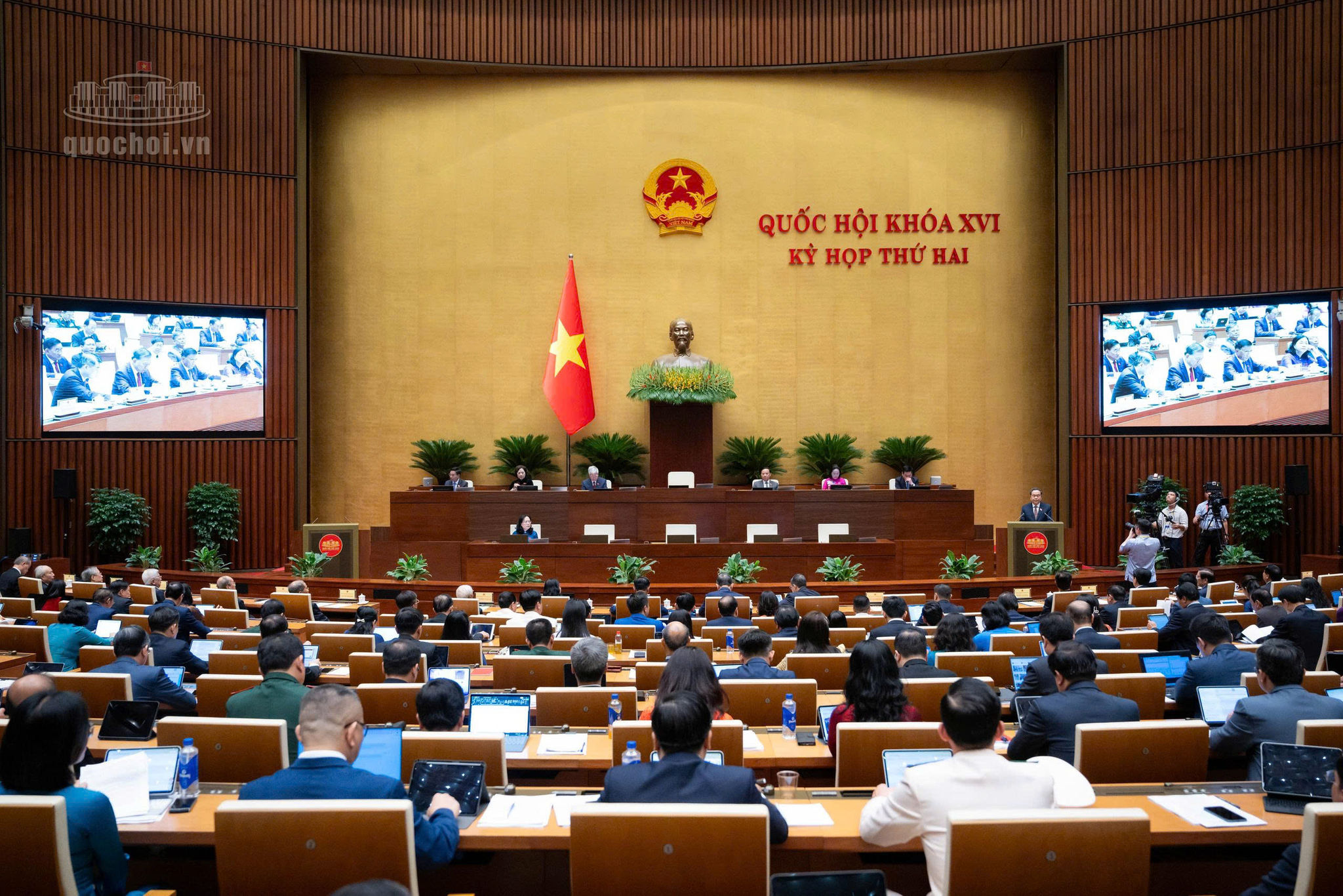 quoc-hoi-a3a3e5e9bb06d9d47ca41776675be143.jpg