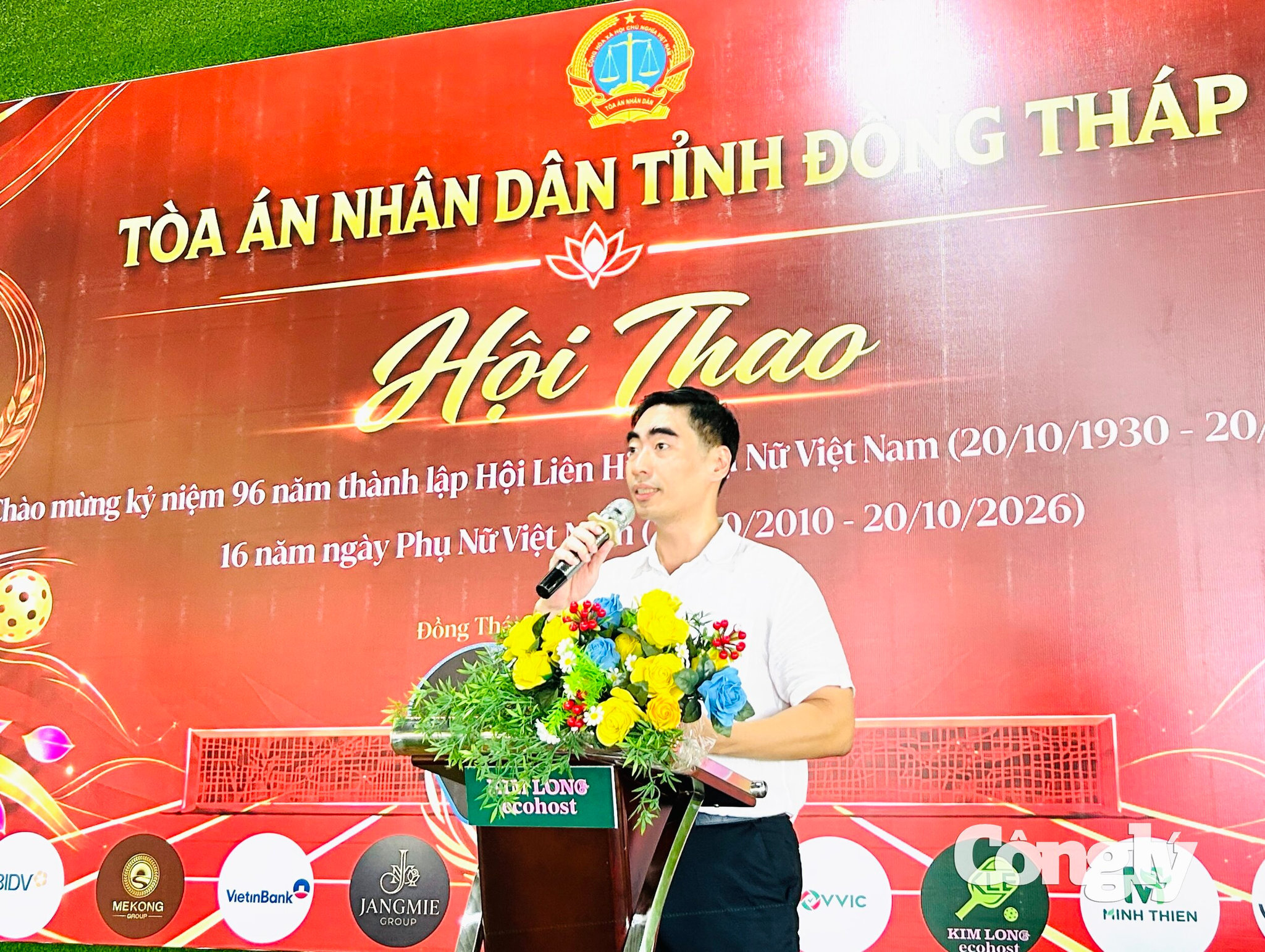 Ông Bùi Thái Hùng, Chánh án TAND tỉnh Đồng Tháp phát biểu khai mạc hội thao.