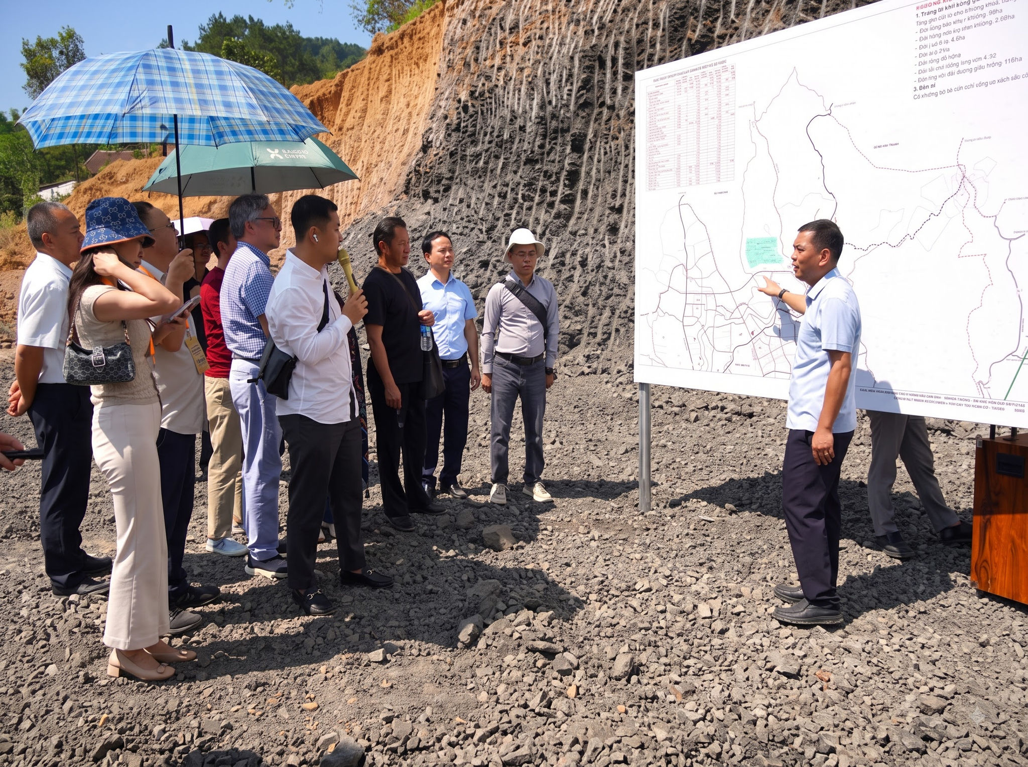 Đại diện Sở Công Thương giới thiệu về Khu công nghiệp Thanh Minh, Điện Biên