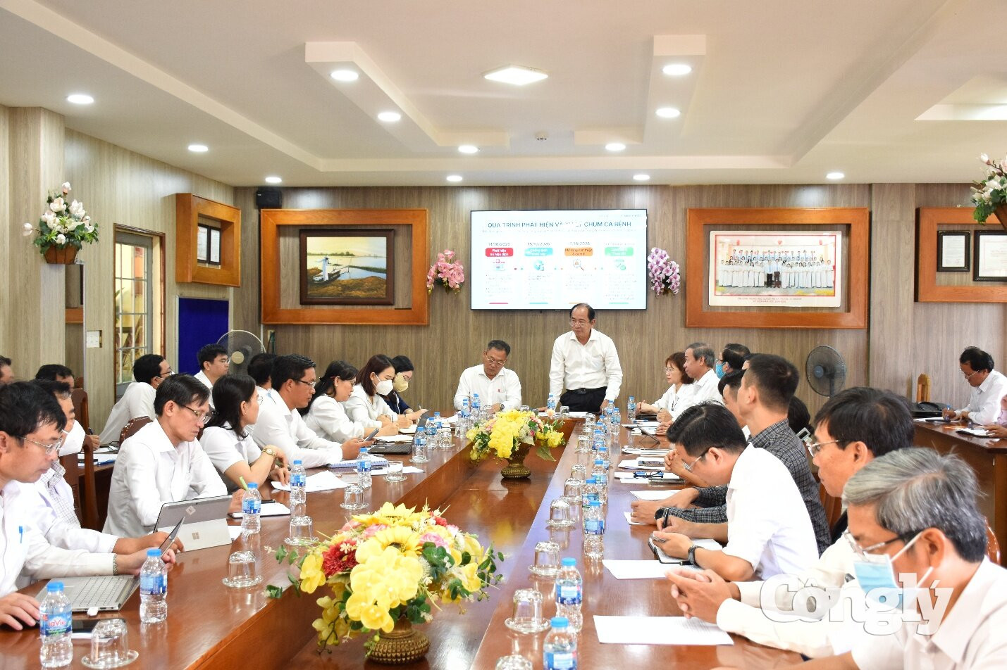 Buổi làm việc về các giải pháp phòng, chống chùm ca bệnh não mô cầu tại trường THCS Hai Bà Trưng (xã Hiệp Phước).