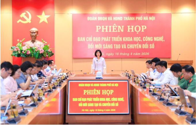 Bà Phùng Thị Hồng Hà chủ trì phiên họp về phát triển khoa học, công nghệ, đổi mới sáng tạo và chuyển đổi số trong hoạt động của Đoàn đại biểu Quốc hội và HĐND thành phố Hà Nội.