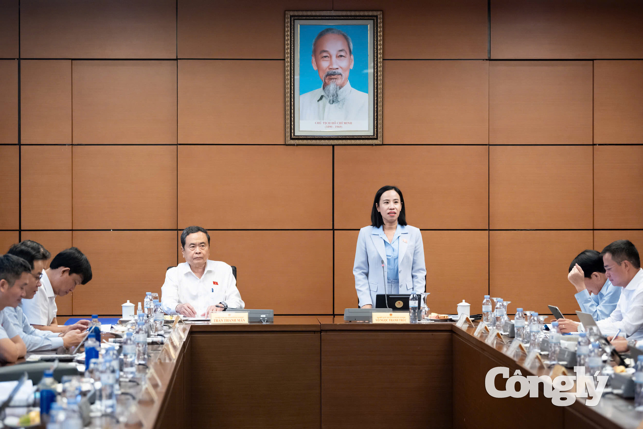 dai-bieu-thao-luan-tai-to.jpg