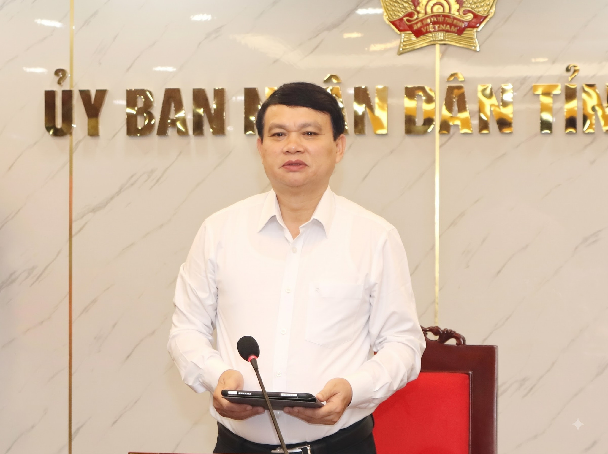 Đồng chí Đặng Ngọc Hậu, Phó Chủ tịch UBND tỉnh Sơn La phát biểu tại cuộc họp.