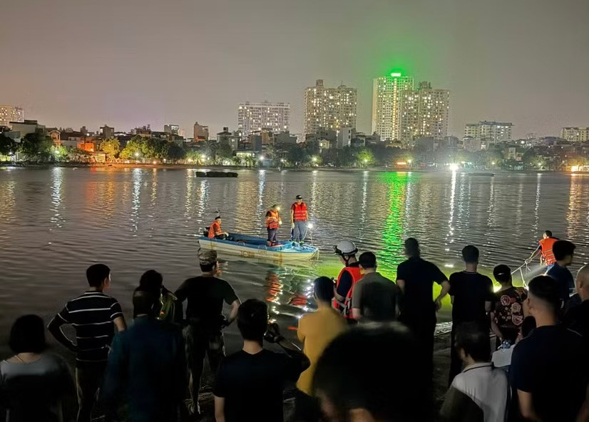 hai người đuối nước hồ Định Công
