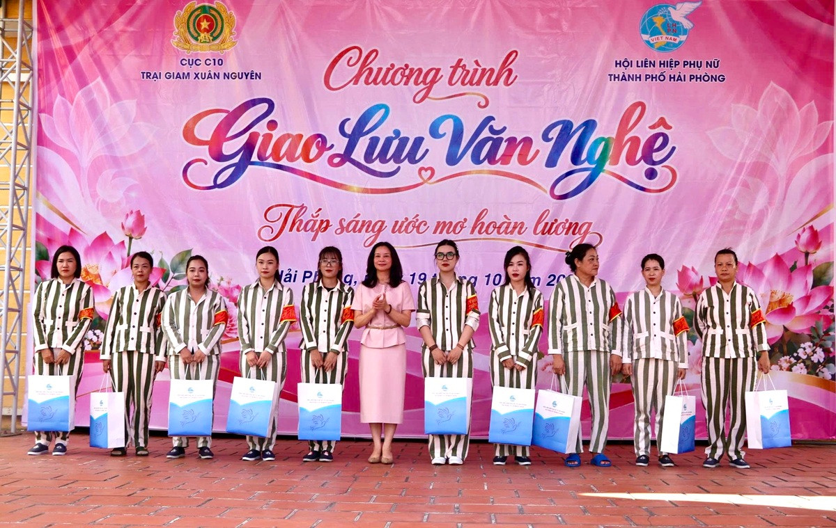 nữ phạm nhân