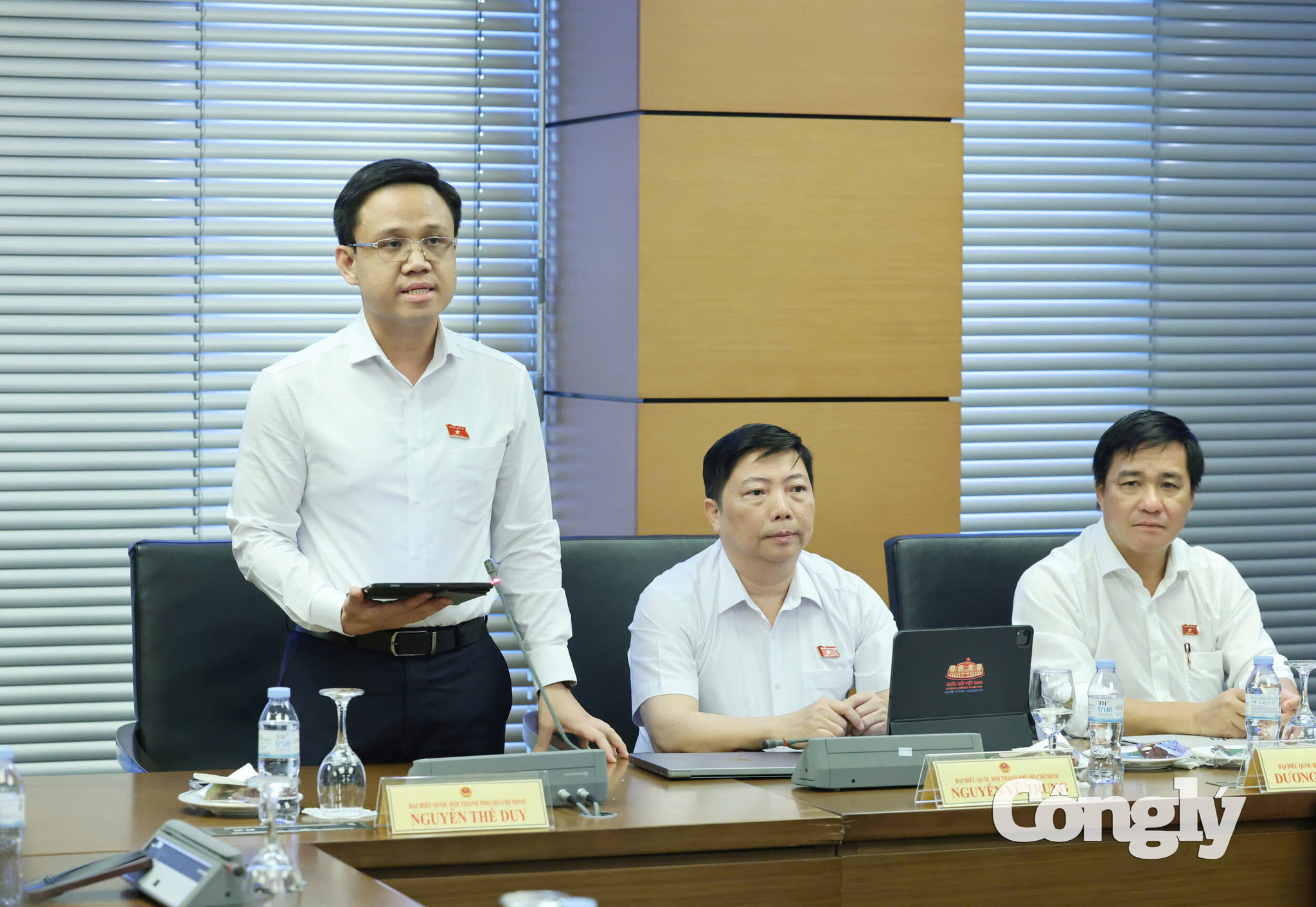 Đại biểu Nguyễn Thế Duy - Phó Chủ tịch HĐQT kiêm Phó Tổng Giám đốc Tập đoàn Becamex phát biểu ý kiến.