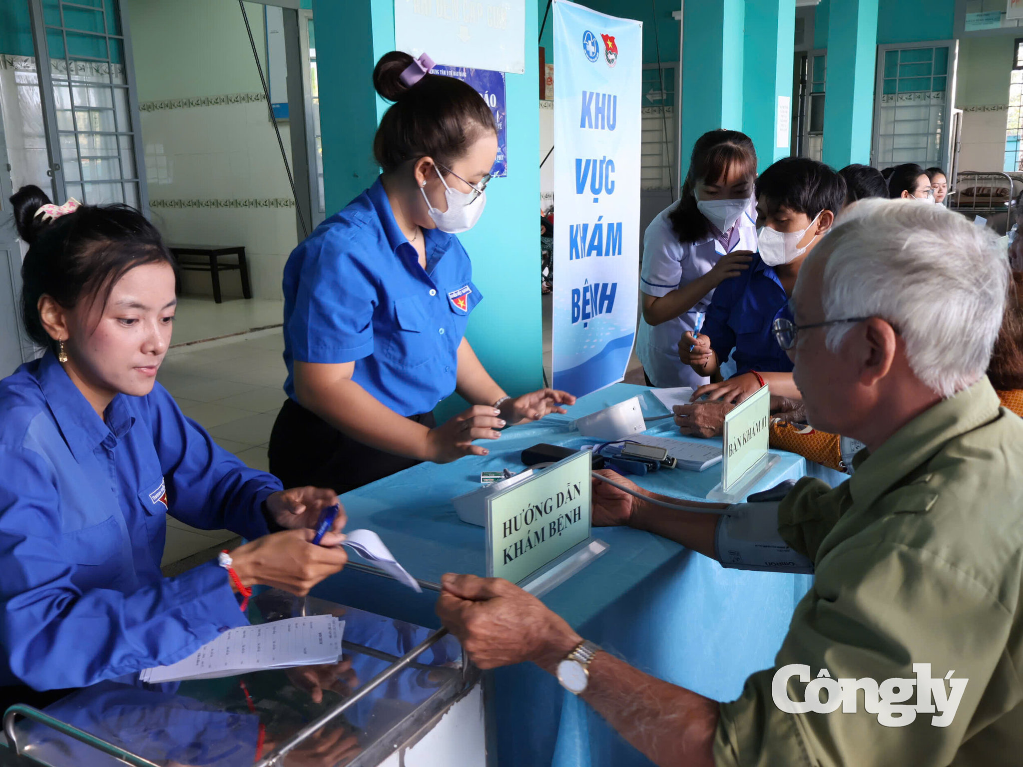 Người dân TP.HCM được khám sức khỏe miễn phí.