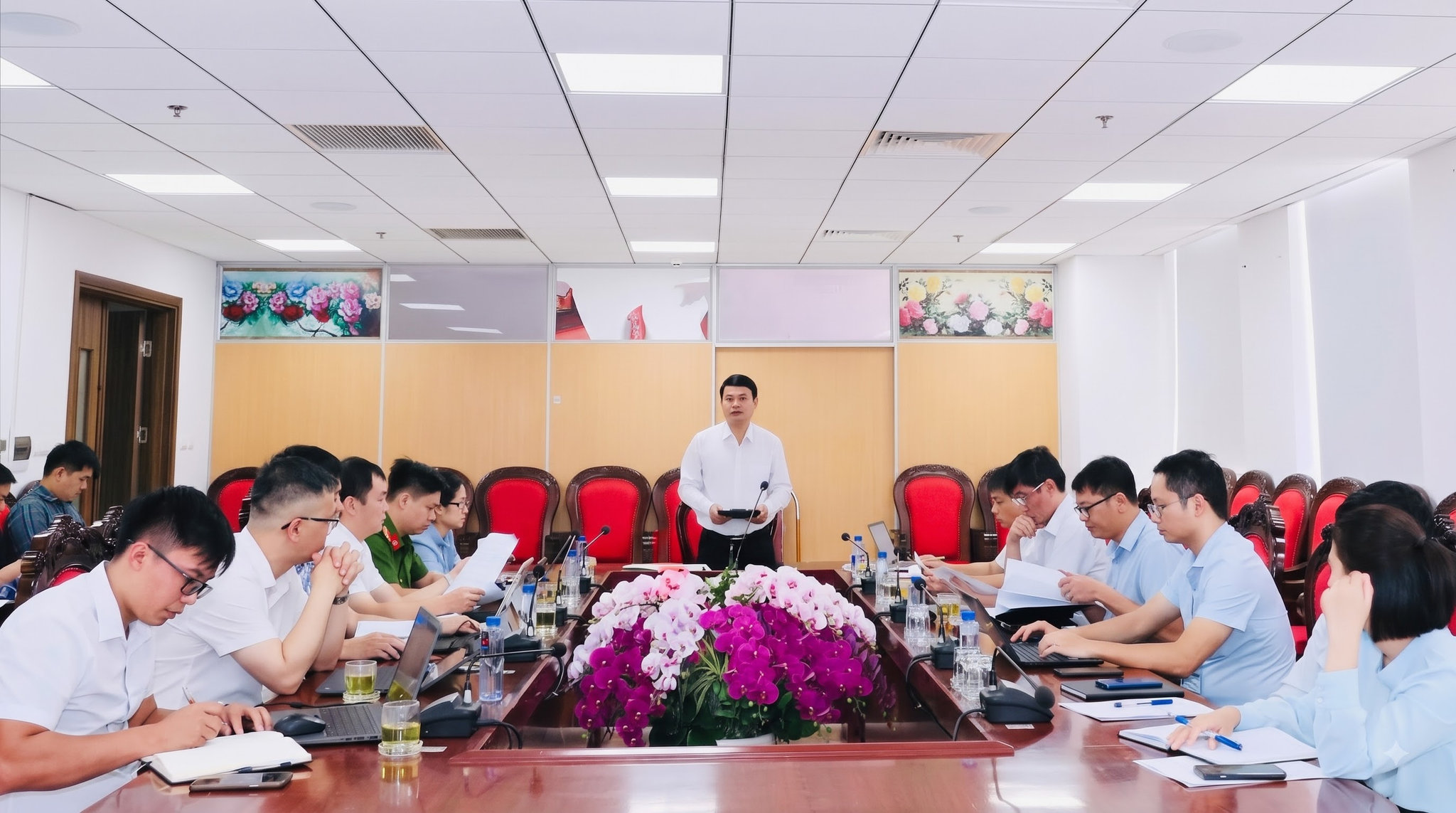 Đồng chí Đặng Ngọc Hậu, Phó Chủ tịch UBND tỉnh Sơn La chủ trì buổi làm việc