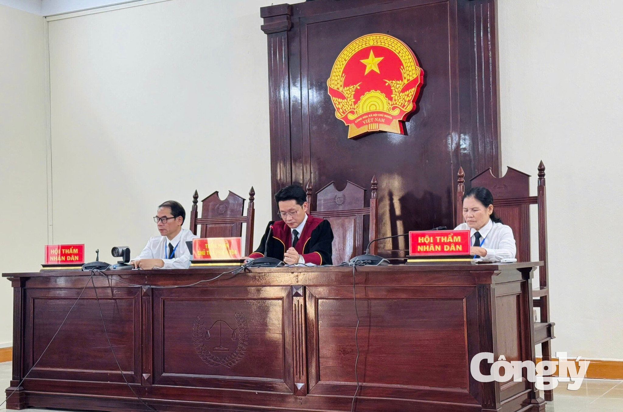Hội đồng xét xử TAND khu vực 4 – Quảng Ninh xét xử vụ án dân sự công ích về bảo vệ môi trường biển.