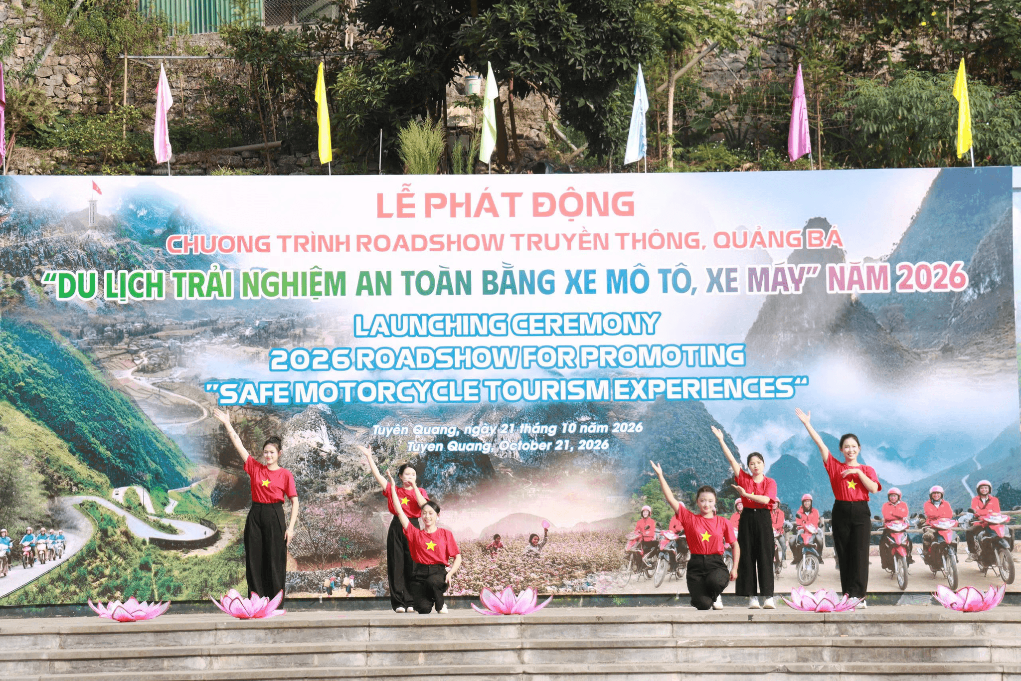 le-phat-dong-chuong-trinh-roadshow-truyen-thong_-quang-ba-du-lich-trai-nghiem-an-toan-bang-xe-mo-to.png