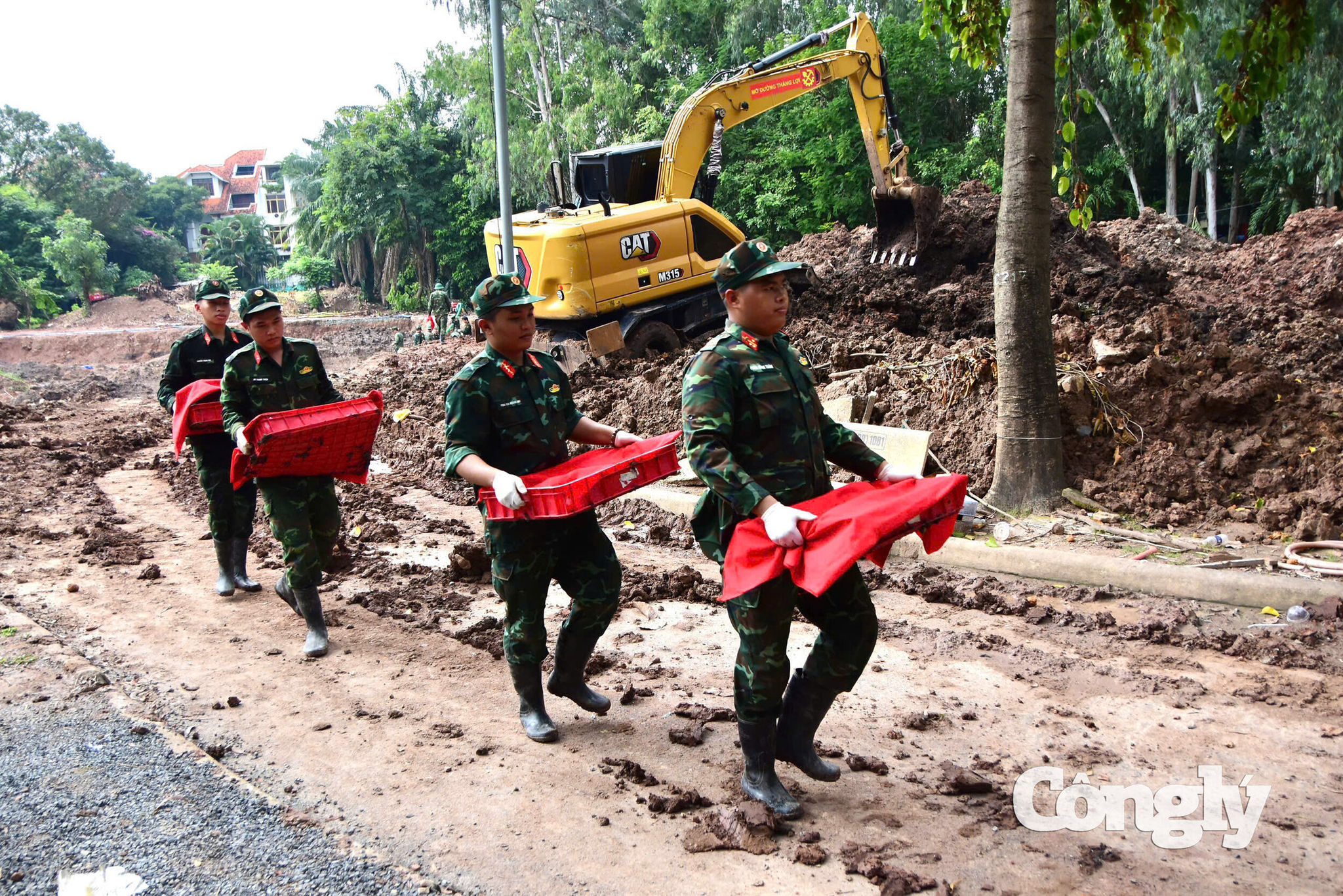 Ngày 22/10, lực lượng chức năng phát hiện, quy tập thêm 10 hài cốt liệt sĩ cùng 4 bộ di vật kèm theo.