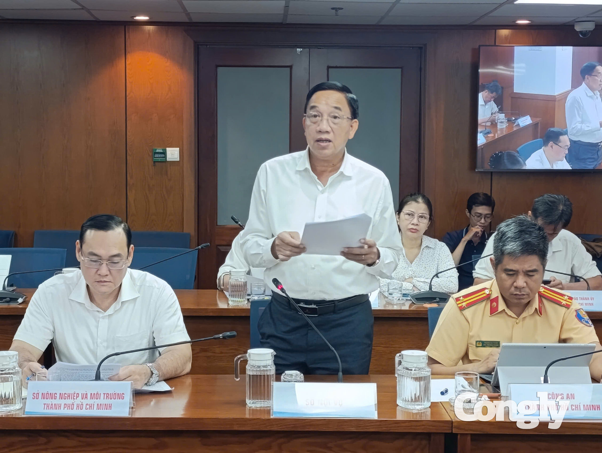 Ông Trần Quốc Khánh - Phó Giám đốc Sở Nội vụ TP.HCM thông tin tại họp báo.