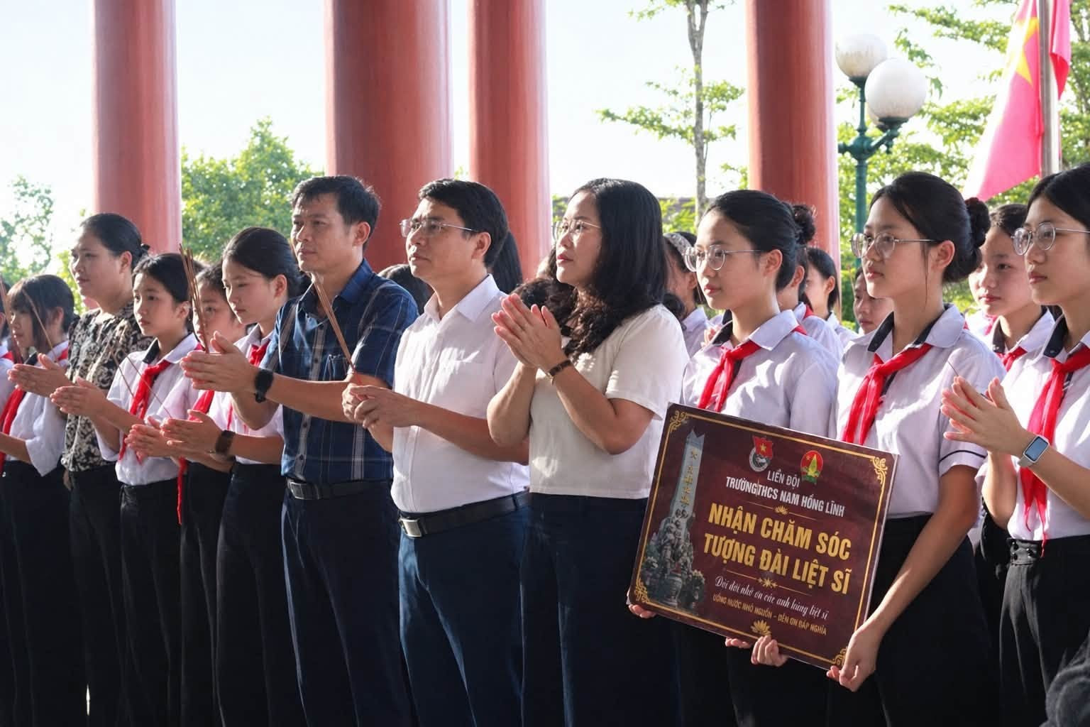 Lòng biết ơn qua việc nhận chăm sóc Đài tưởng niệm lịch sử