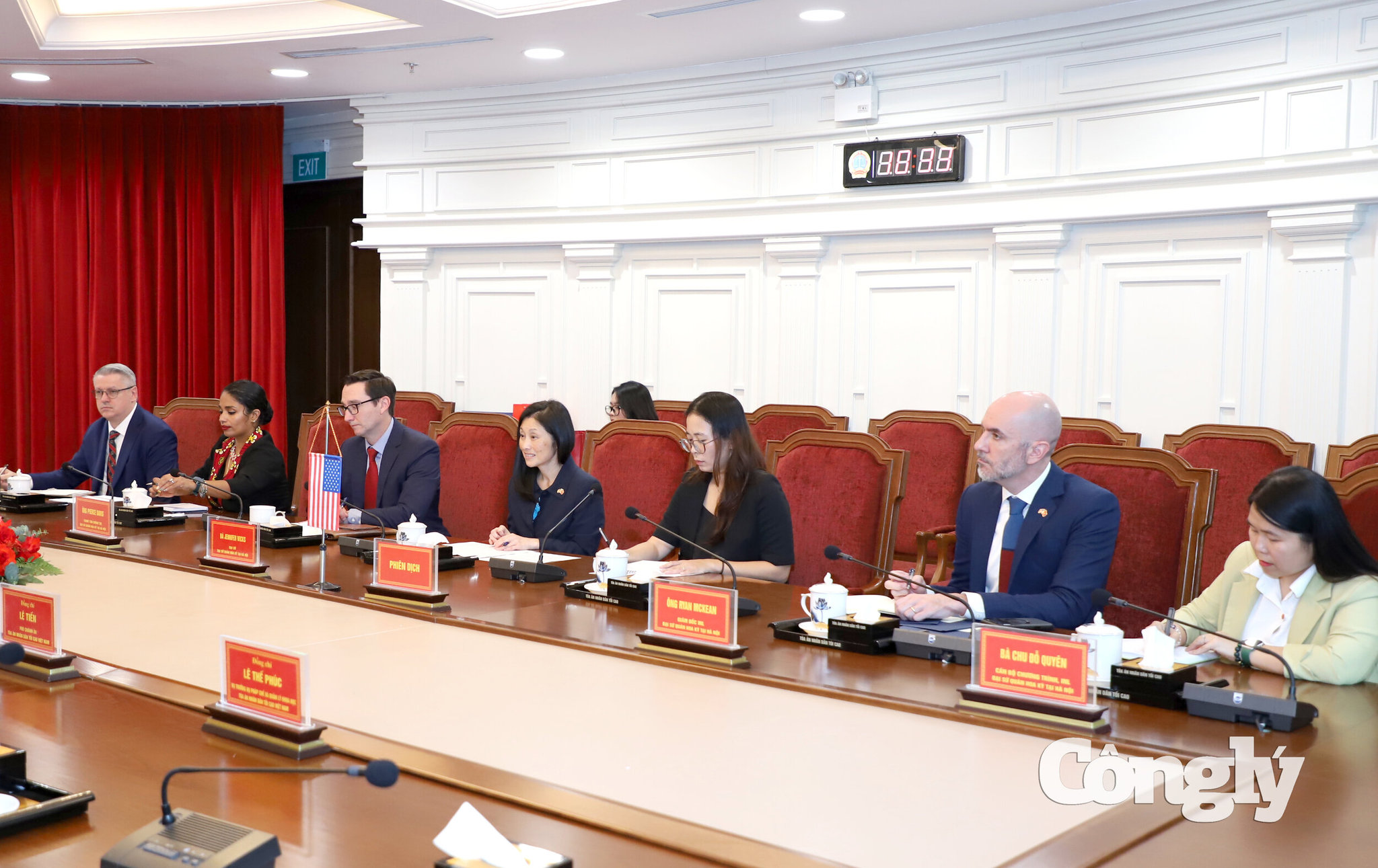 chanh-an-nguyen-van-quang-tiep-ds-hoa-ky406(1).jpg
