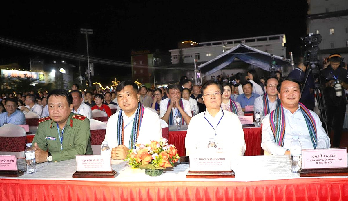 Bí thư Tỉnh ủy Tuyên Quang Hầu A Lềnh và các đại biểu dự khai mạc Lễ hội hoa Tam giác mạch lần thứ XII - 2026.