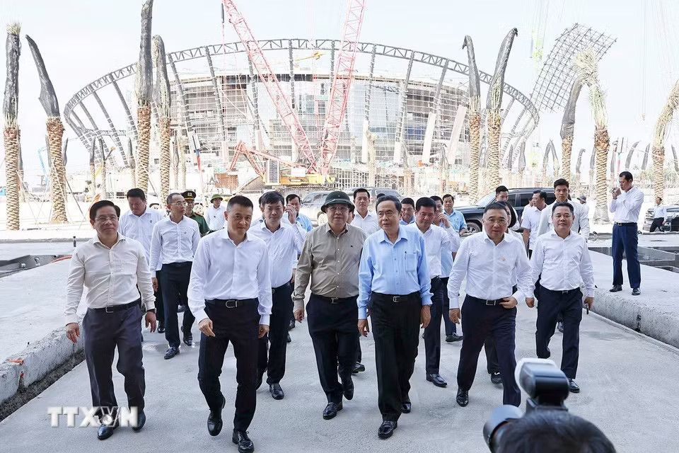 Chủ tịch Quốc hội Trần Thanh Mẫn cùng Đoàn công tác đến kiểm tra Dự án Trung tâm Hội nghị APEC. (Ảnh: Doãn Tấn/TTXVN)