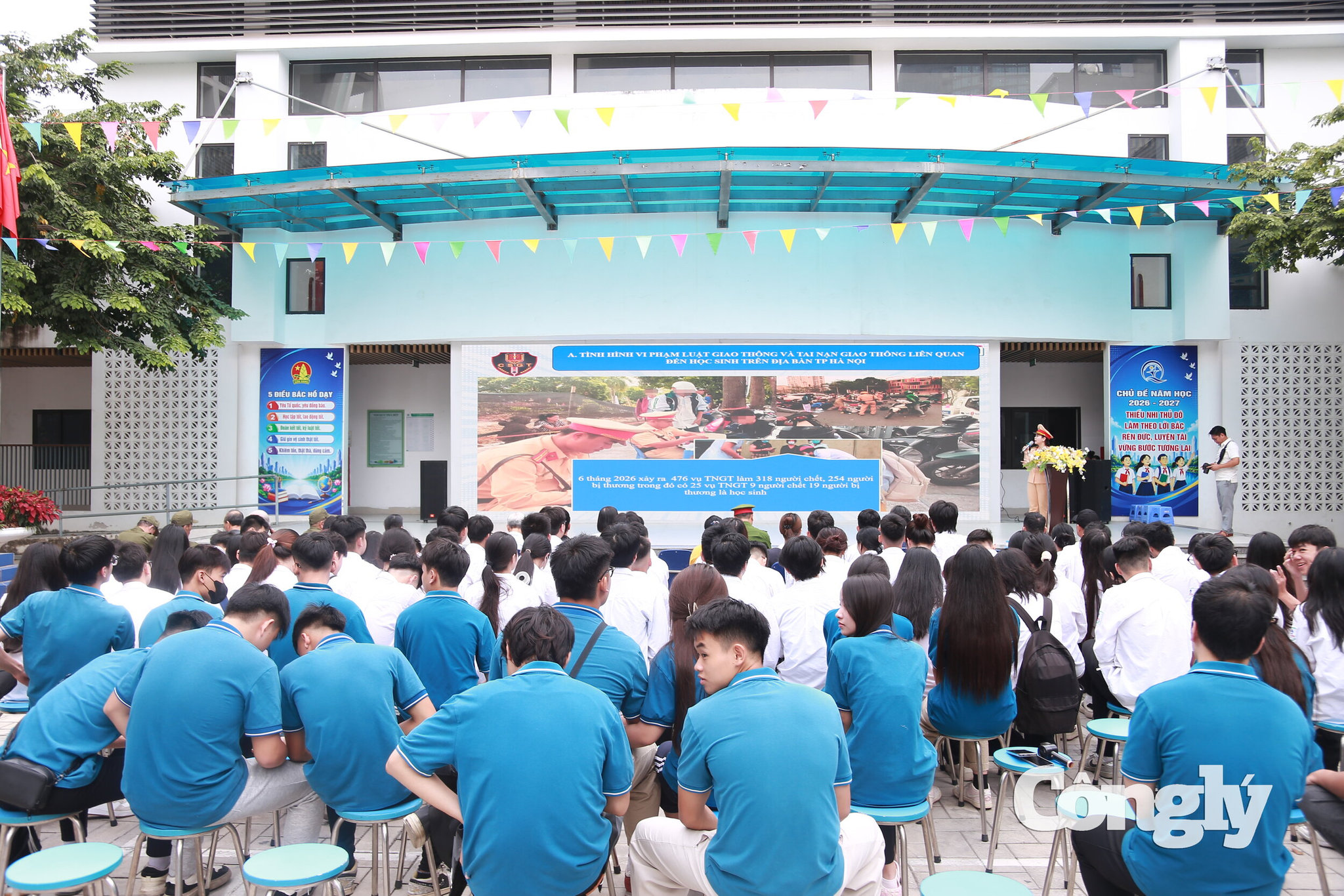 Tuyên truyền pháp luật về giao thông và bồi dưỡng kỹ năng lái xe an toàn cho gần 1.000 học sinh, người dân (170)