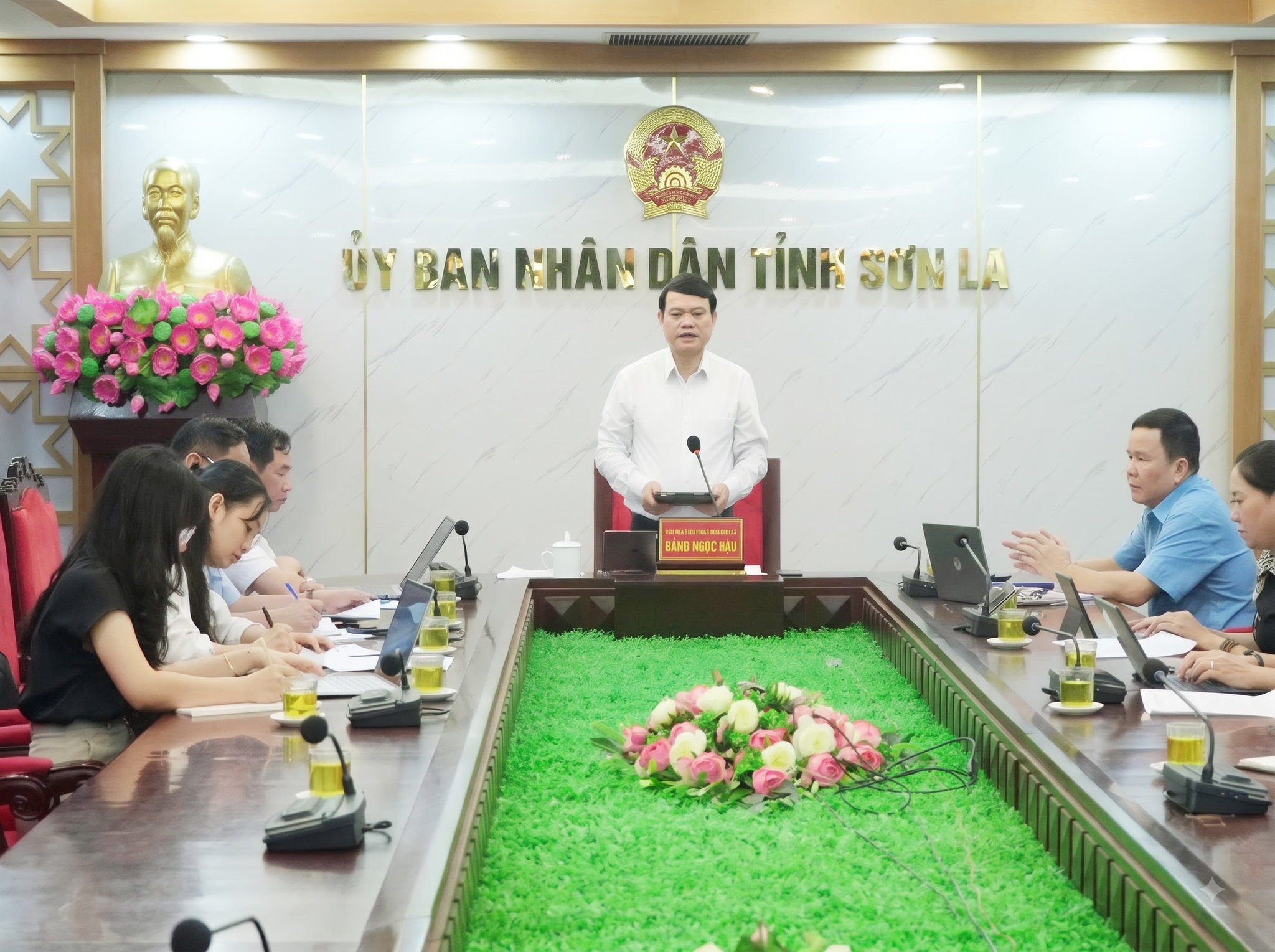 ồng chí Đặng Ngọc Hậu, Phó Chủ tịch UBND tỉnh Sơn La, chủ trì cuộc làm việc với Sở Khoa học và Công nghệ và các đơn vị liên quan
