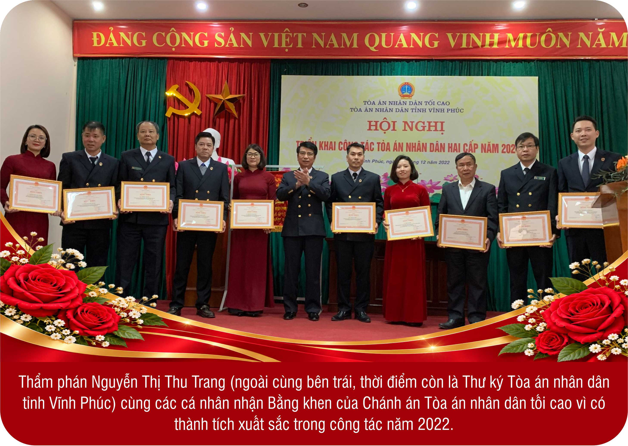 Thẩm phán Nguyễn Thị Thu Trang (ngoài cùng bên trái, thời điểm còn là Thư ký Tòa án nhân dân tỉnh Vĩnh Phúc) cùng các cá nhân nhận Bằng khen của Chánh án Tòa án nhân dân tối cao vì có thành tích xuất sắc trong công tác năm 2022.
