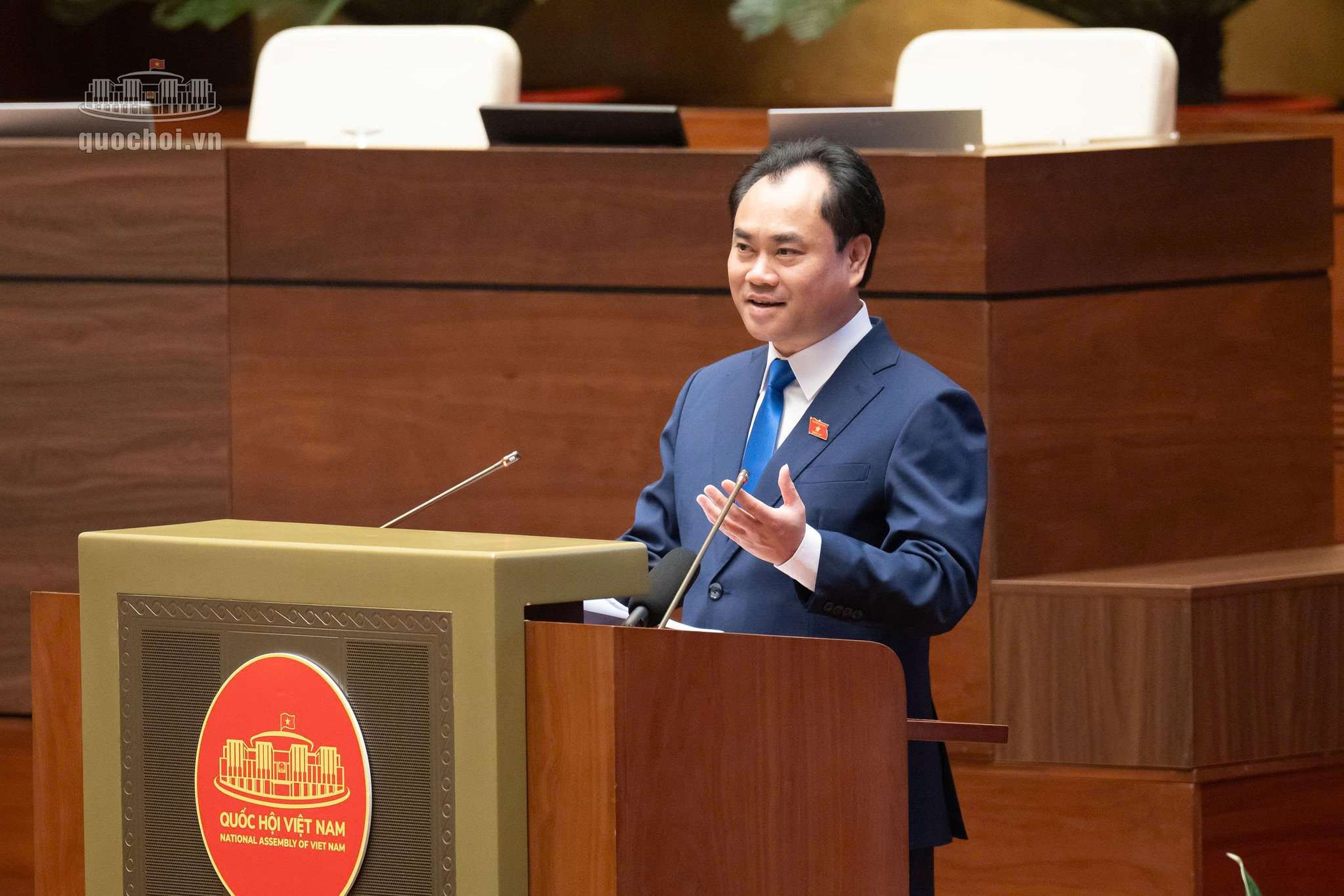 bo-truong-trinh-viet-hung.jpg