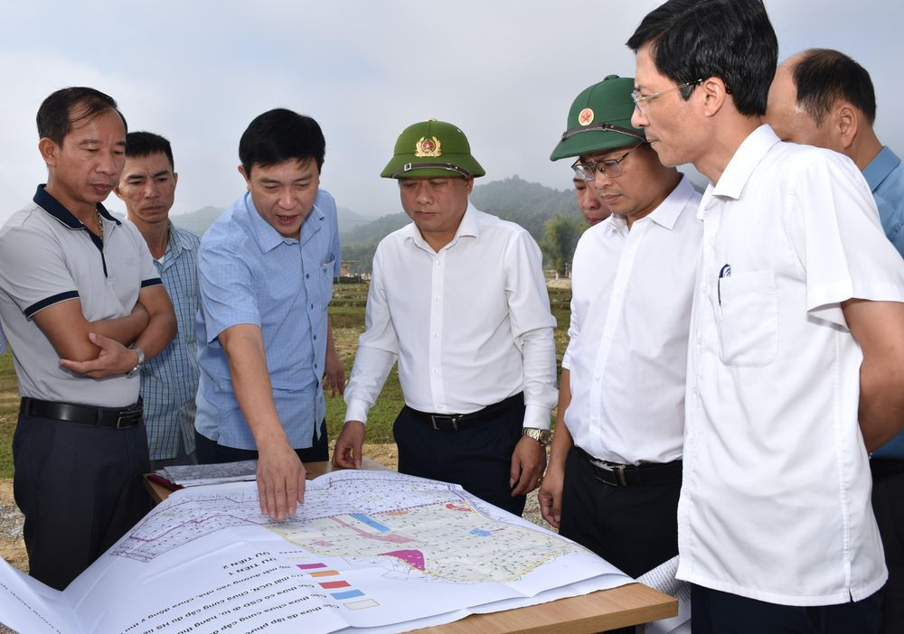 Phó Chủ tịch UBND tỉnh Điện Biên Nguyễn Minh Phú kiểm tra Dự án Khu dân cư, dịch vụ thương mại tại xã Thanh Hưng và xã Thanh Chăn (khu A).