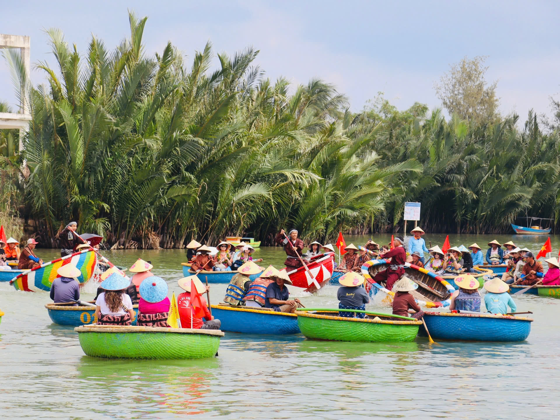 Đường dây nóng tại Hội An tiếp nhận phản ánh về hoạt động kinh doanh dịch vụ, tình trạng bán hàng không đúng giá niêm yết và ứng xử thiếu văn minh.