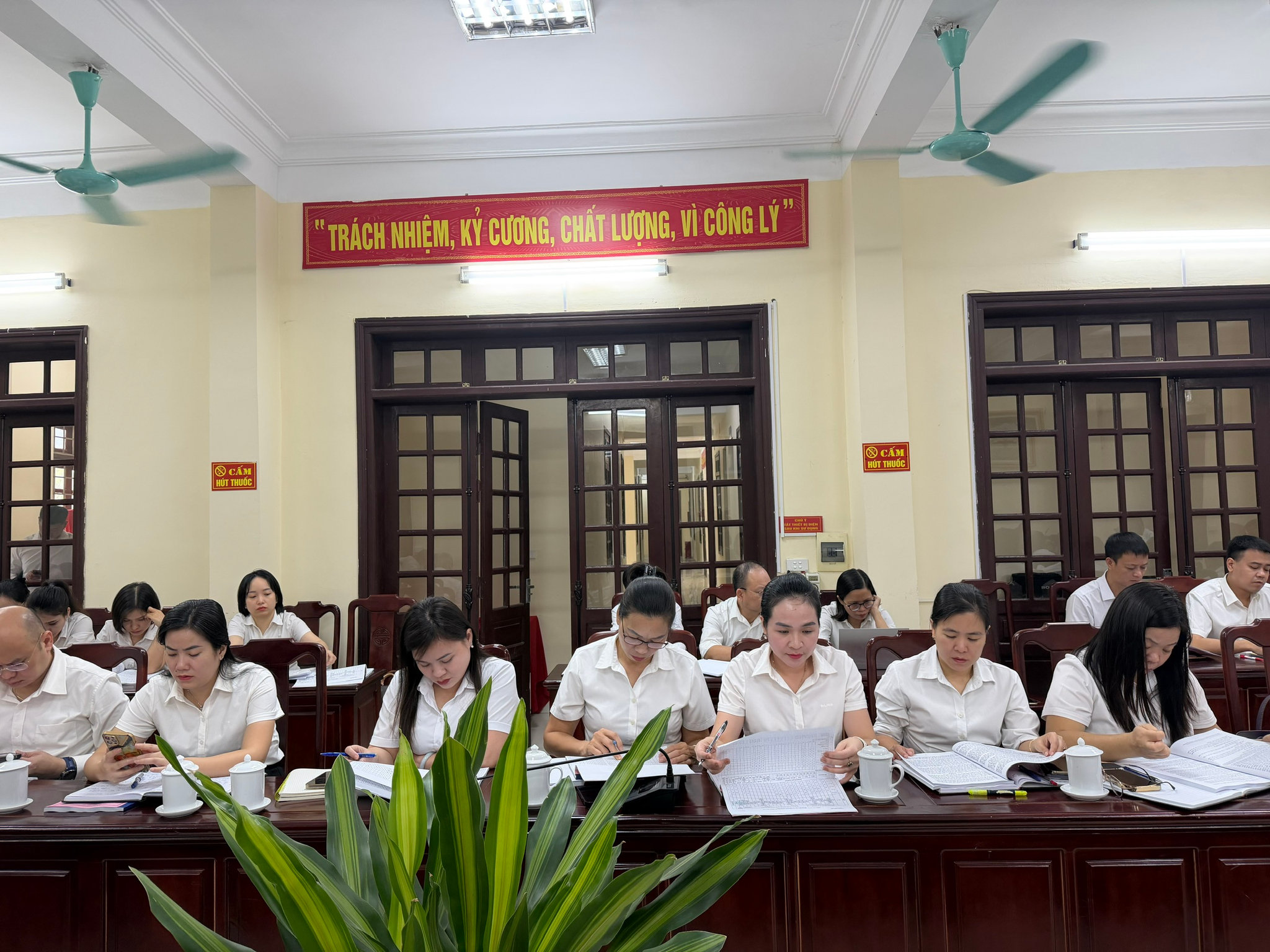 anh-hoi-nghi-.jpg