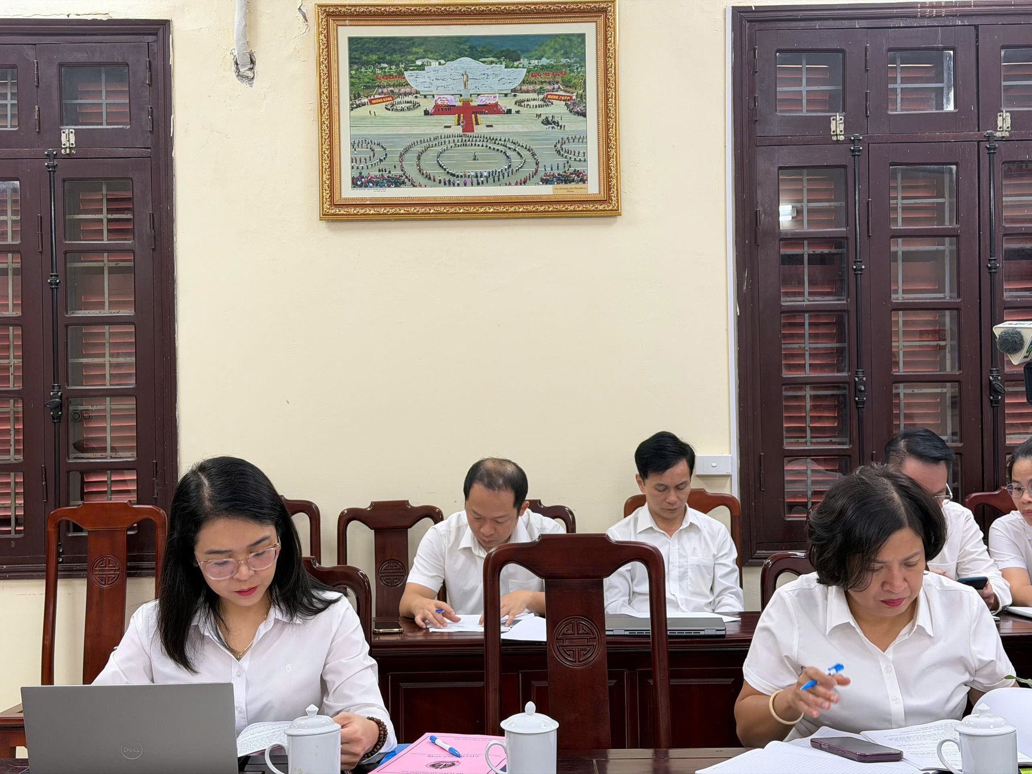 anh-hoi-nghi-tra.jpg