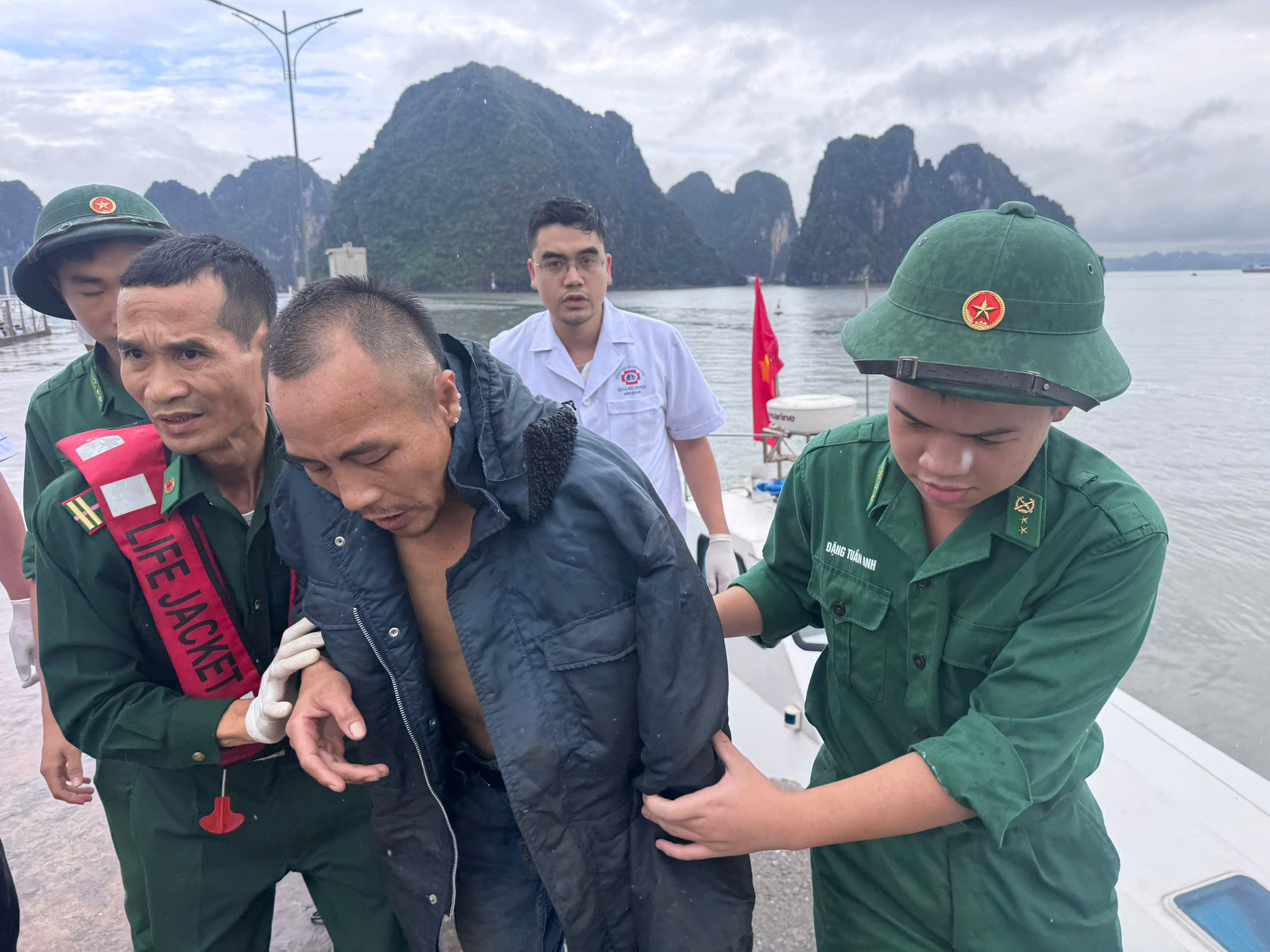 cứu hộ 2