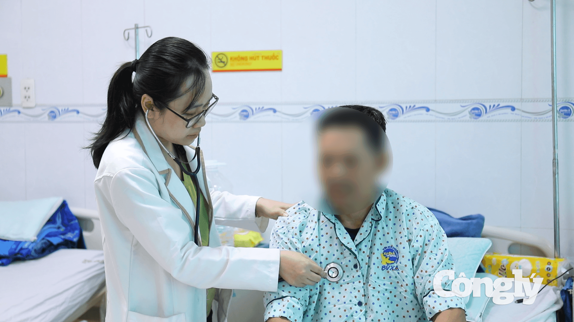 BÁC SĨ THĂM KHÁM BỆNH NHÂN TRONG QUÁ TRÌNH ĐIỀU TRỊ