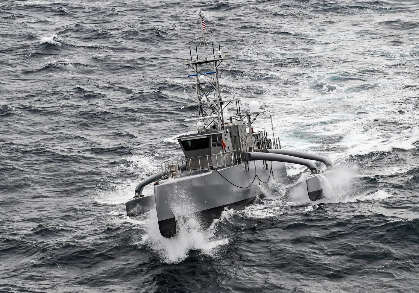 Tàu mặt nước không người lái Seahawk hoạt động trên biển