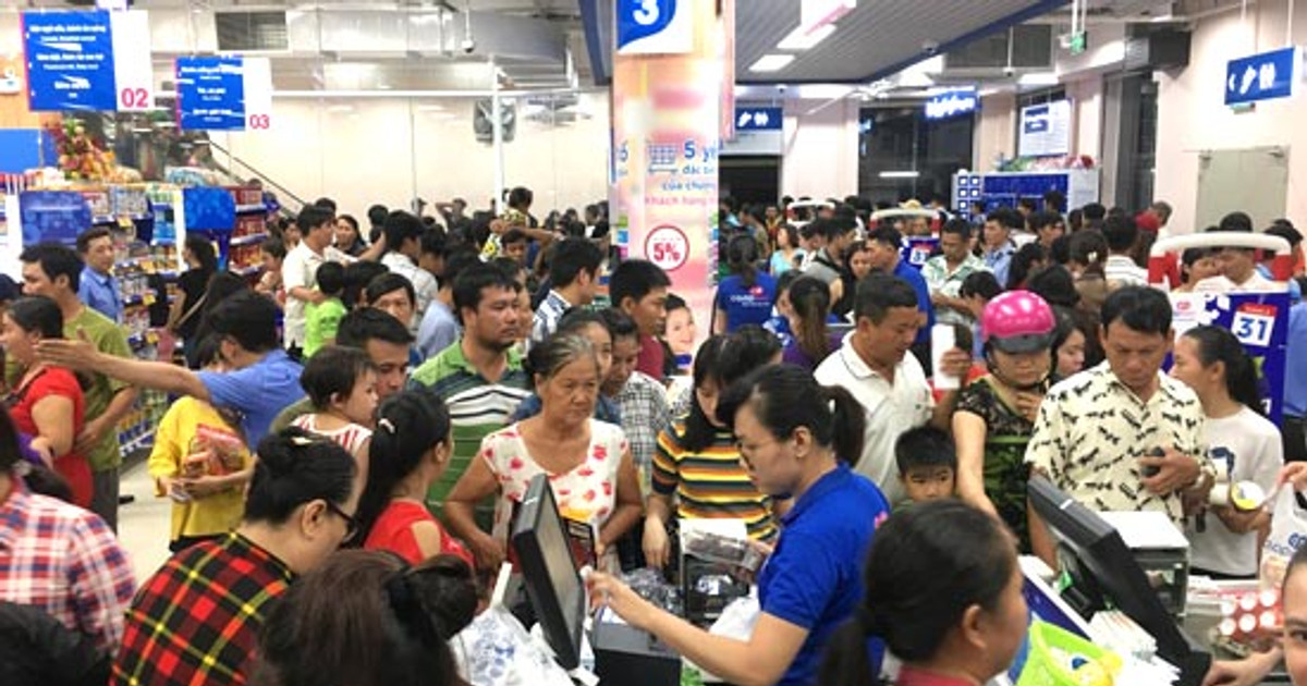Co.opmart Tân Châu khuyến mãi lớn thu hút khách hàng đến mua sắm
