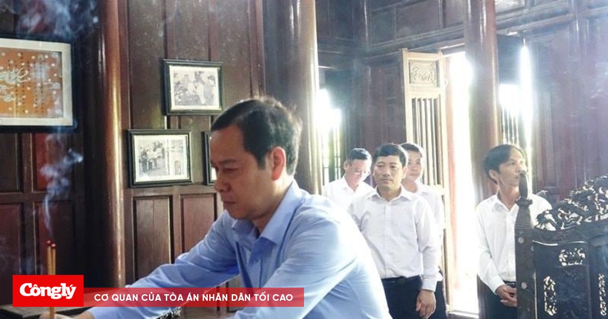 Cụm thi đua số VI TAND dâng hương tưởng niệm cố Thủ tướng Phạm Văn Đồng