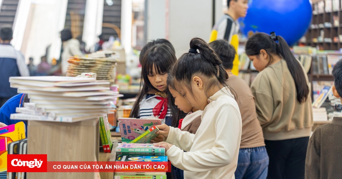 Khai trương nhà sách Tân Việt - Winmart Trung Hòa
