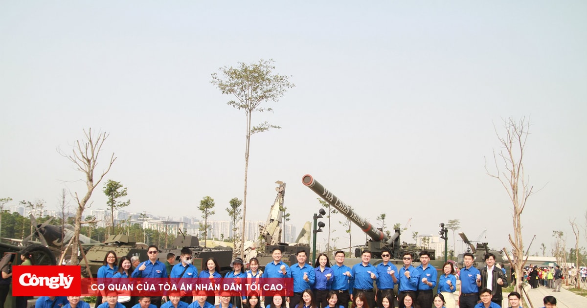 Thanh niên TANDTC tham quan, học tập tại Bảo tàng Lịch sử Quân sự