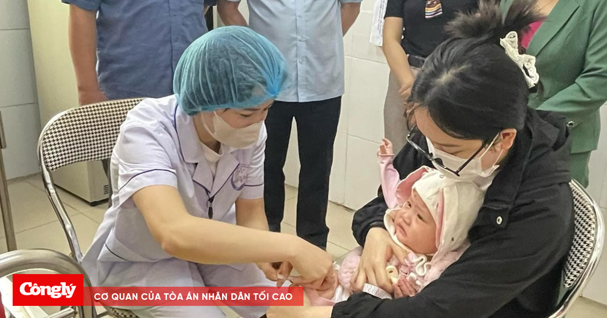 Hà Nội phấn đấu "phủ kín" tiêm vắc xin phòng sởi cho trẻ