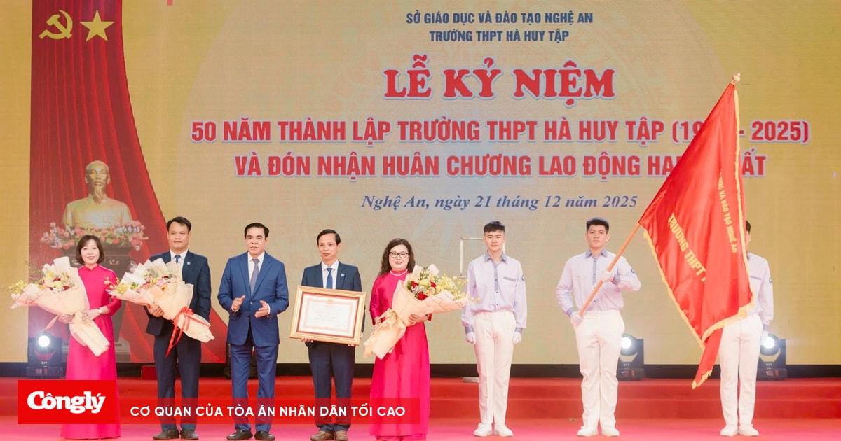 Trường THPT Hà Huy Tập kỷ niệm 50 năm thành lập và đón nhận Huân chương Lao động hạng Nhất