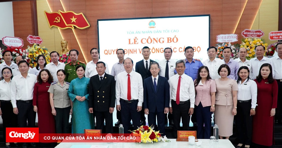 Chánh án Nguyễn Văn Quảng trao quyết định bổ nhiệm Chánh án TAND tỉnh Cà Mau