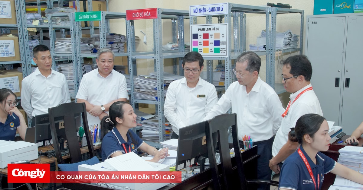 Chánh án TANDTC làm việc với TAND khu vực 1 – TP.HCM