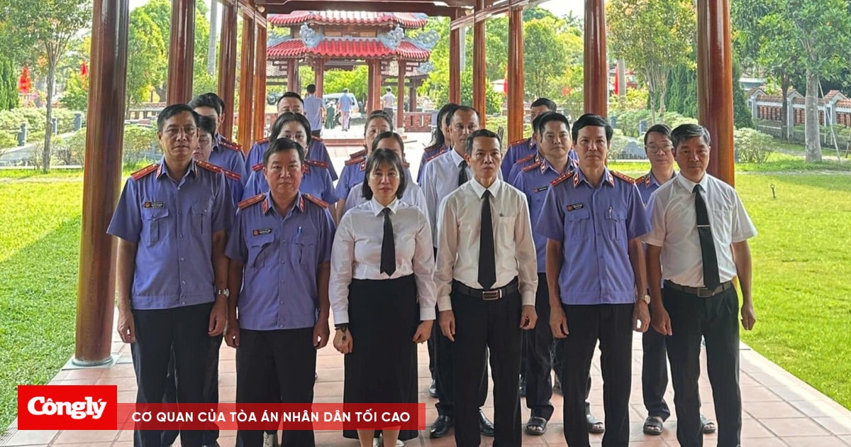 TAND khu vực 4 - Huế dâng hương tri ân các Anh hùng liệt sỹ