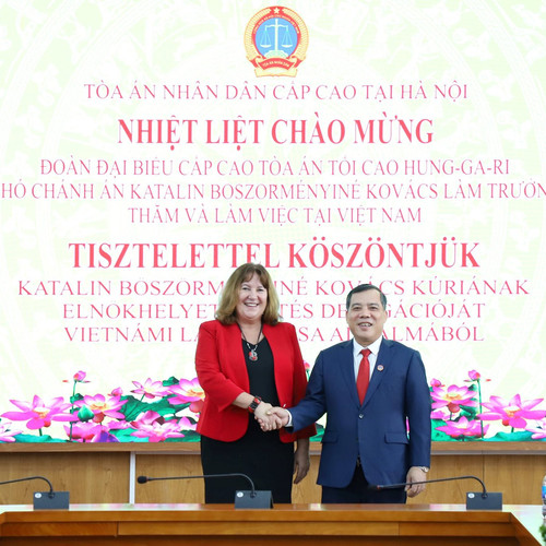 Phó Chánh án Tòa án tối cao Hungary thăm và làm việc tại TAND cấp cao tại Hà Nội
