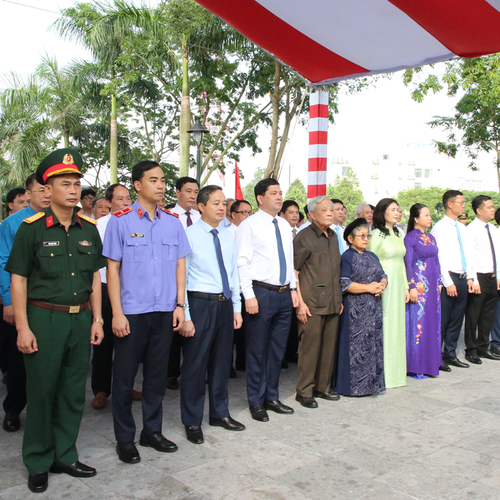Lãnh đạo tỉnh Bắc Ninh dâng hương tưởng niệm 121 năm Ngày sinh đồng chí Hoàng Quốc Việt