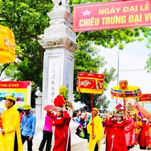 Đông đảo người dân tưởng nhớ Chiêu Trưng Đại vương Lê Khôi