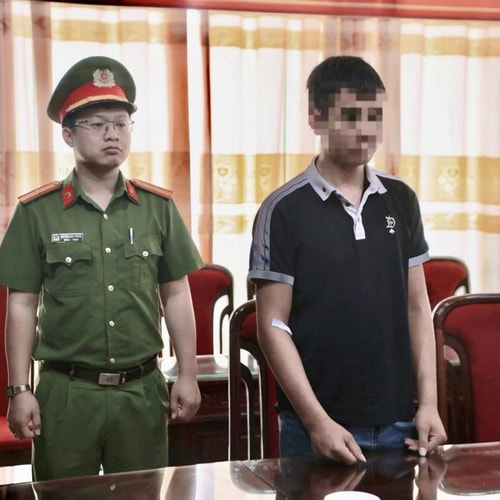 Người đàn ông bị bắt giữ khi gây rối ở trụ sở công an xã