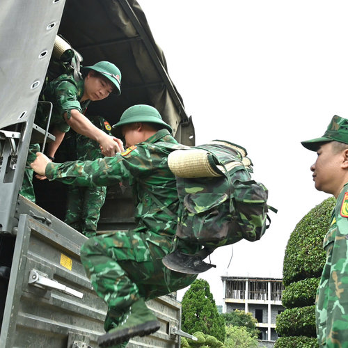 Lai Châu điều động biên phòng vào tâm lũ Than Uyên cứu hộ gia đình bị sập nhà