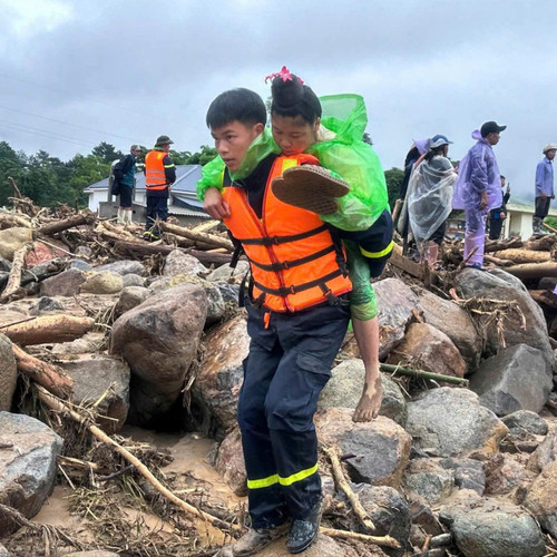 Lai Châu: Giải cứu thành công 4 người mắc kẹt trong lũ dữ tại Mường Than
