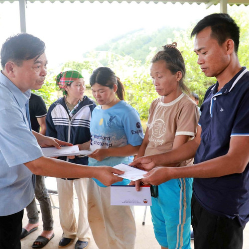 Thứ trưởng Bộ NN&MT Nguyễn Hoàng Hiệp kiểm tra tâm lũ Mường Than
