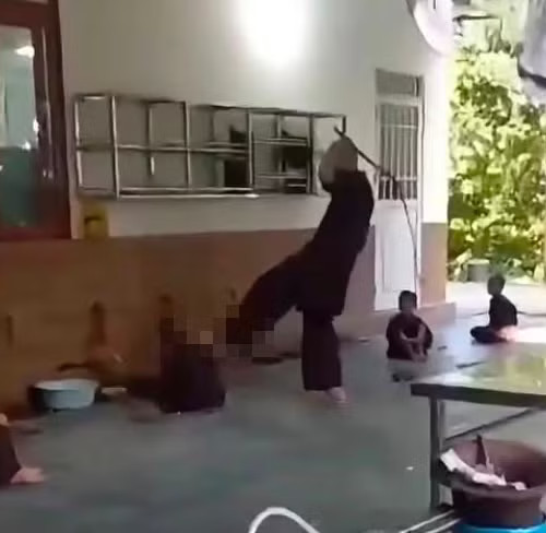 Phú Thọ: Khẩn trương xác minh clip người đàn ông đánh trẻ tại chùa Bầu